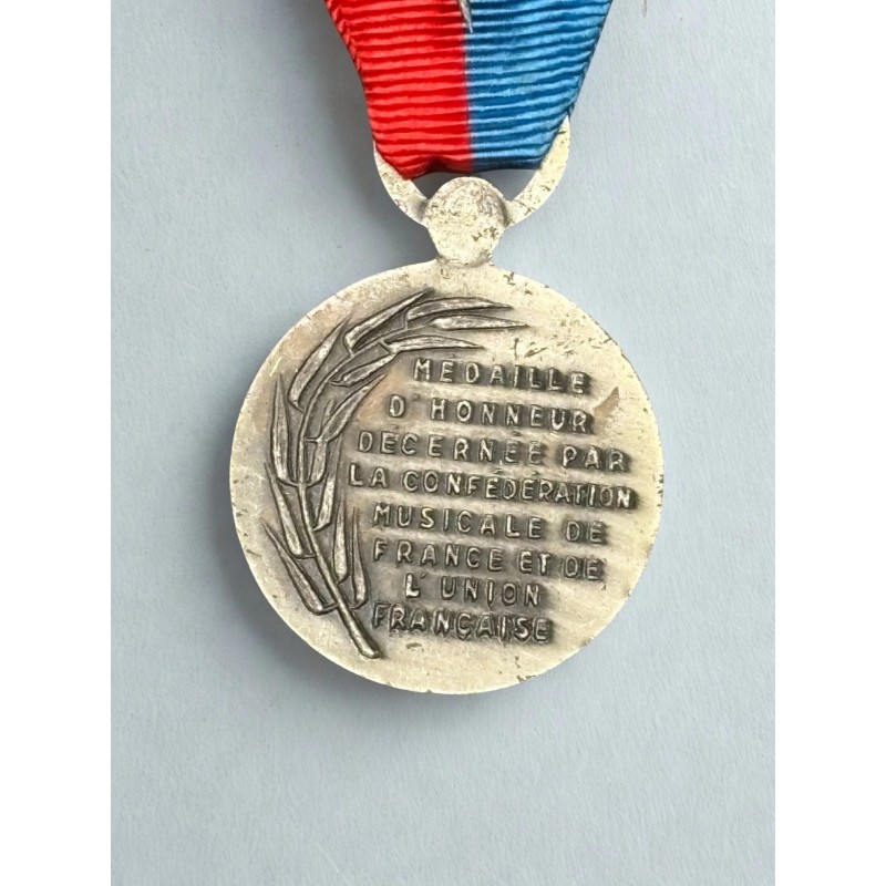 Médaille d'honneur décernée par la confédération musicale de France